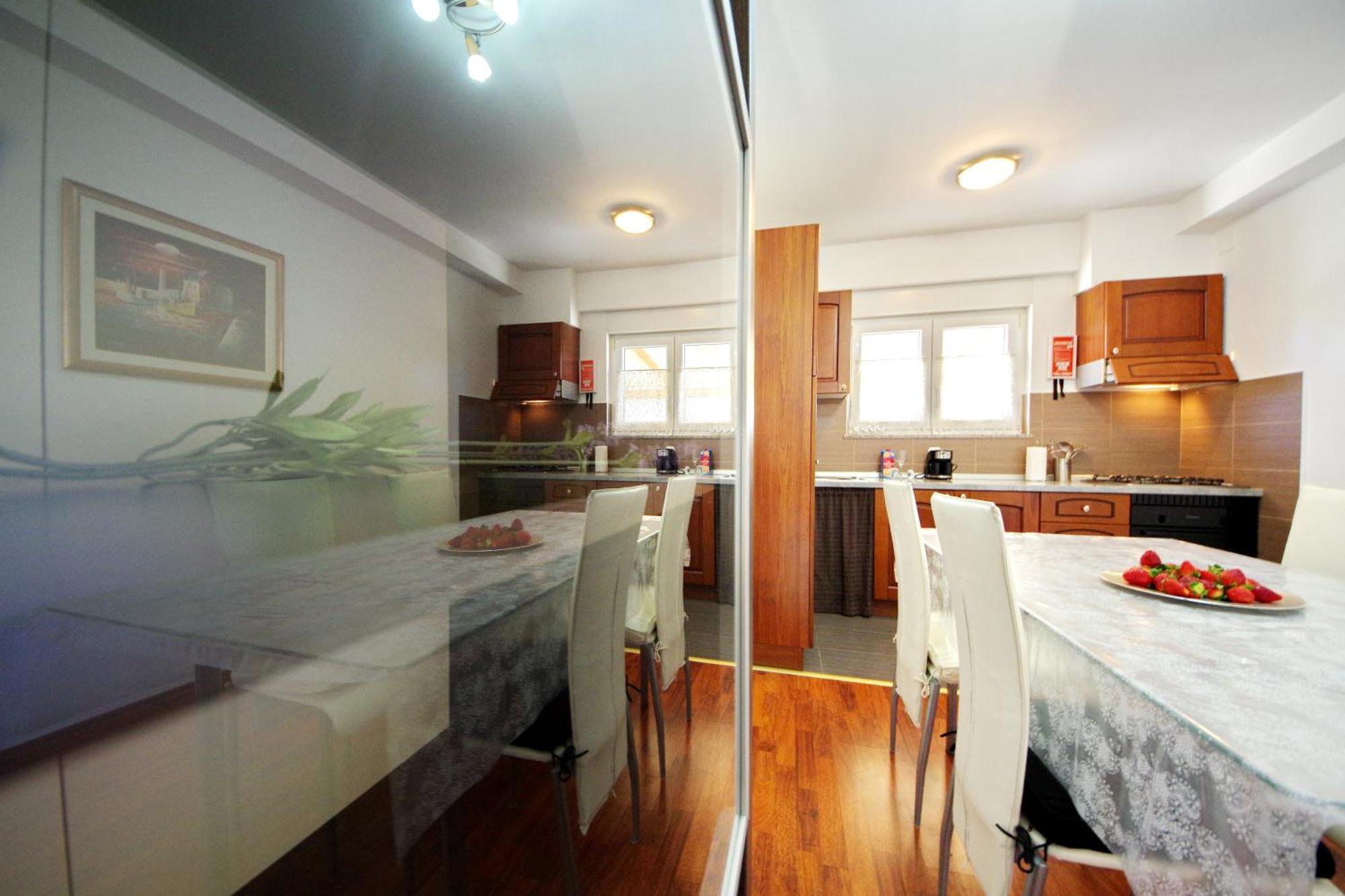 Apartment Korina Zara Esterno foto